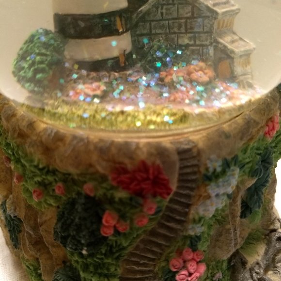 Lighthouse Musical Snowglobe - Picture 2 of 9